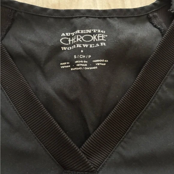 Cherokee scrubs set - Picture 3 of 6